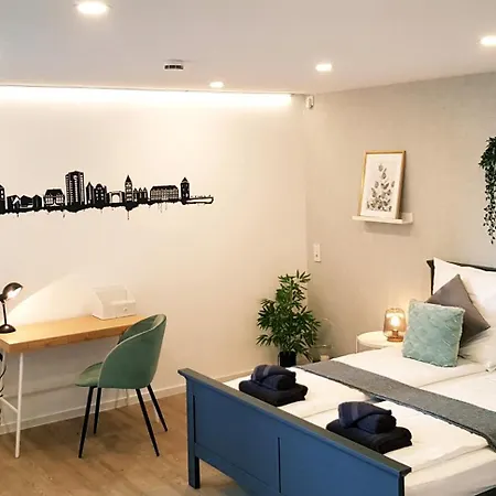 - Balkon & Parken Inklusive Apartment