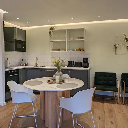 Apartment - Balkon & Parken Inklusive *