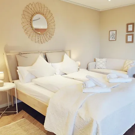 - Balkon & Parken Inklusive Apartment Osnabrueck