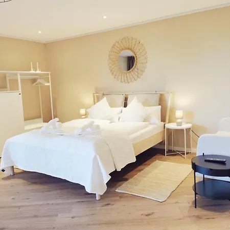 - Balkon & Parken Inklusive Apartment Osnabrueck