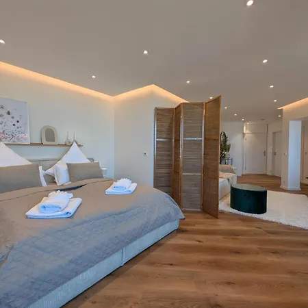 - Balkon & Parken Inklusive