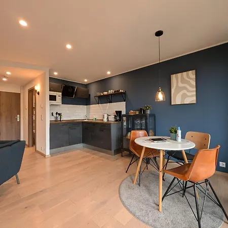 - Balkon & Parken Inklusive Apartment *