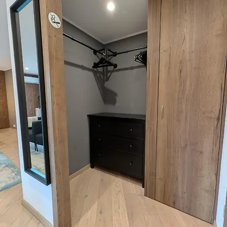 - Balkon & Parken Inklusive Lägenhet *