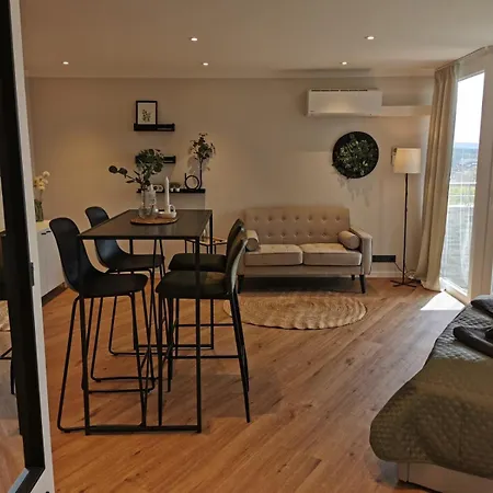 - Balkon & Parken Inklusive Apartment *