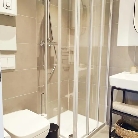 - Balkon & Parken Inklusive Apartment Osnabrueck