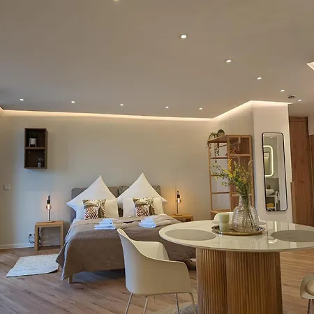 - Balkon & Parken Inklusive Apartment Osnabrueck
