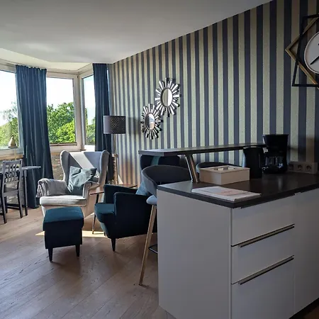 - Balkon & Parken Inklusive Apartment